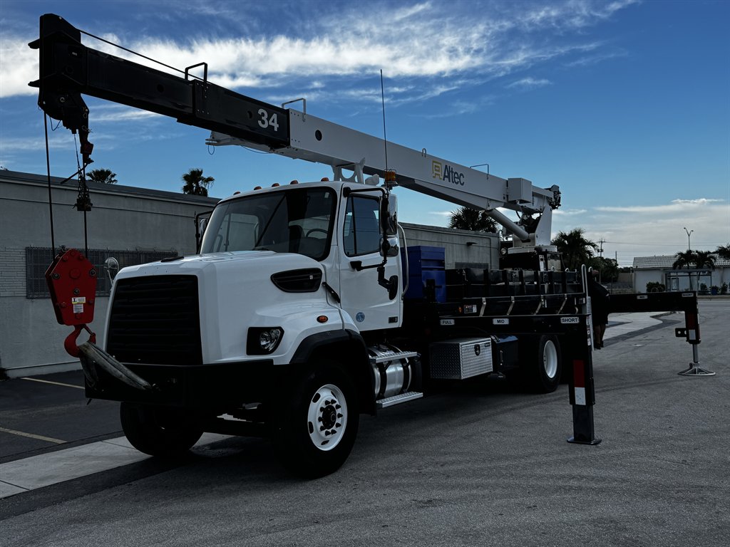 2015 Freightliner 108sd - $119,995
