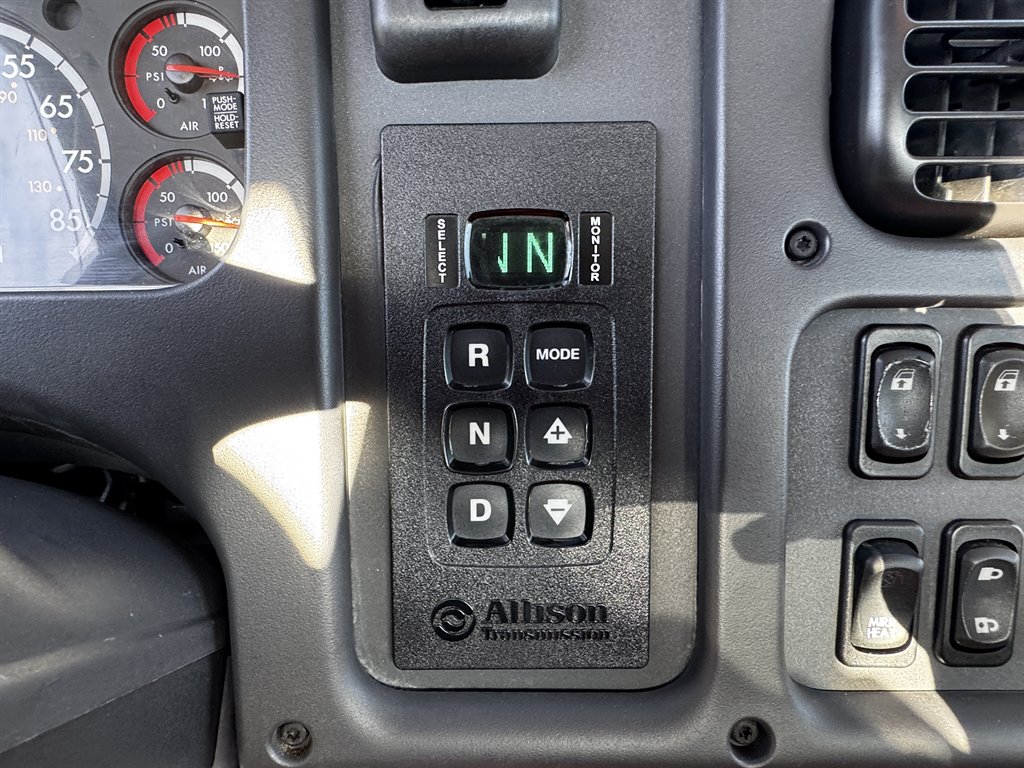 2015 Freightliner 108sd - $119,995
