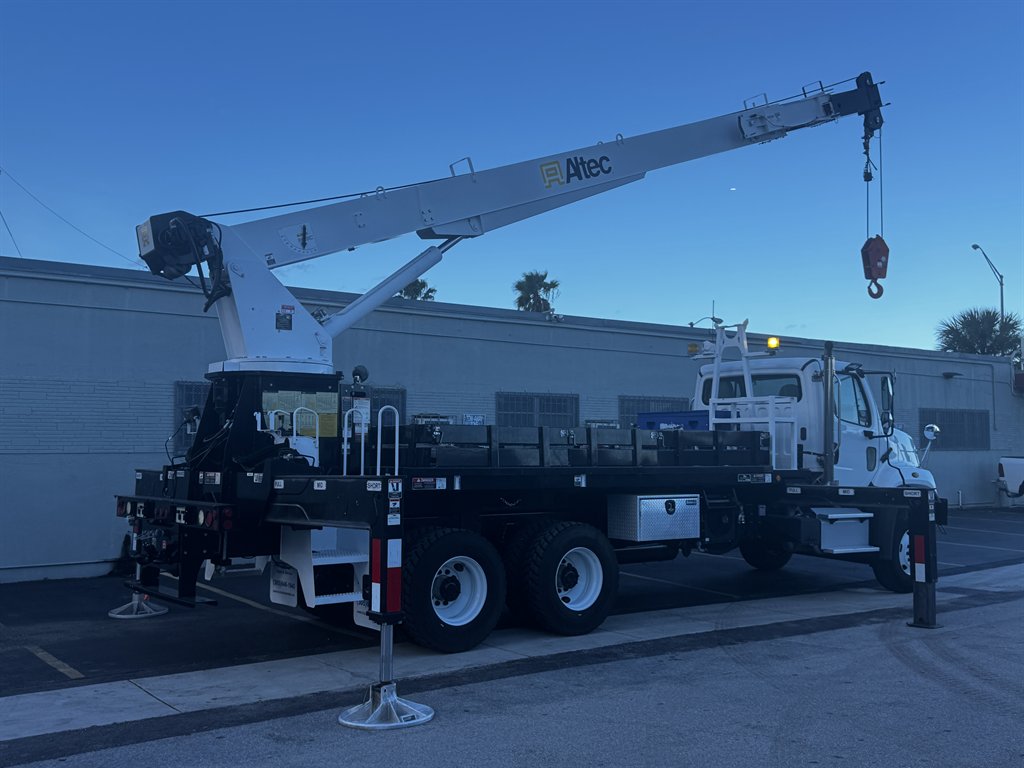 2015 Freightliner 108sd - $119,995