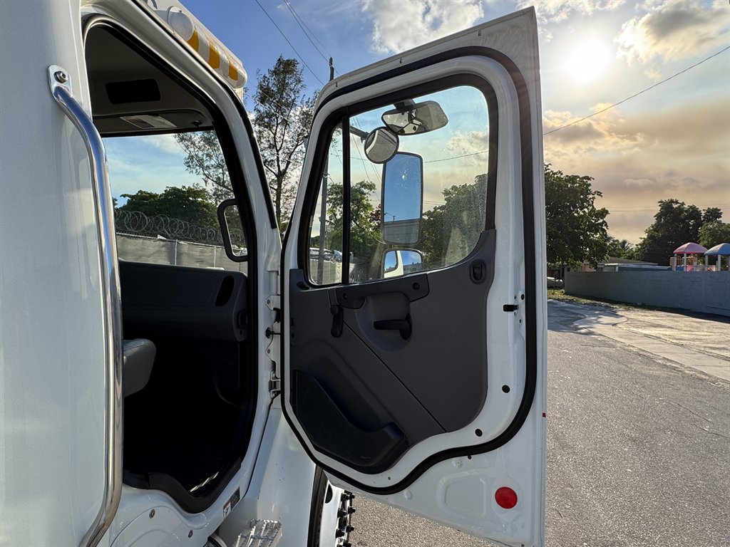 2015 Freightliner M2 - $29,995