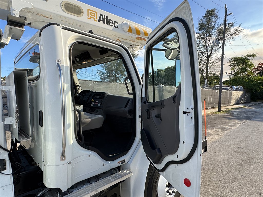 2015 Freightliner M2 - $29,995