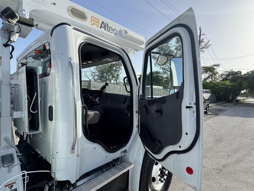 2016 Freightliner M2 - $32,995