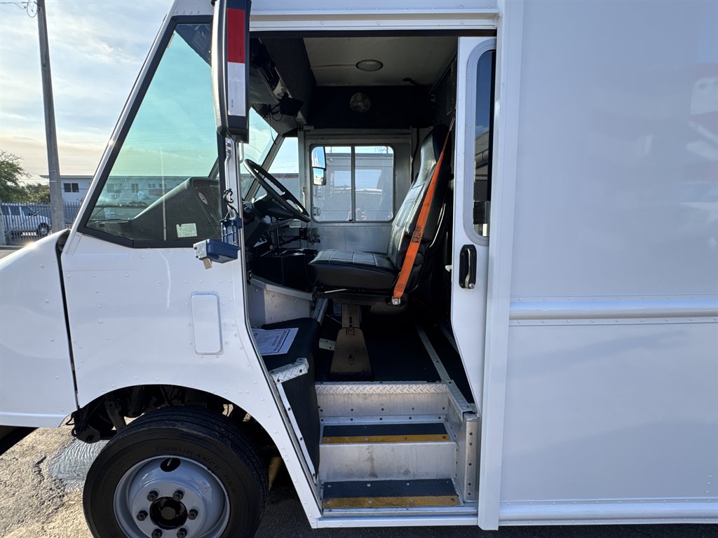 2016 Freightliner MT45 - $26,995