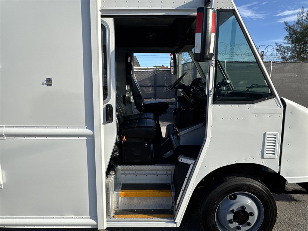 2016 Freightliner MT45 - $26,995