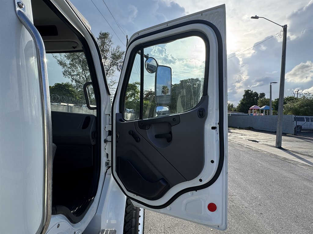 2016 Freightliner M2 - $32,995