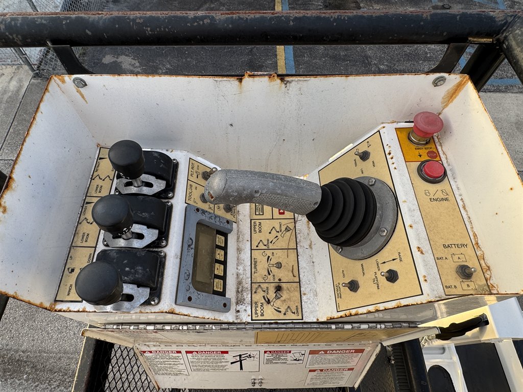 2018 Freightliner 114sd - $198,995