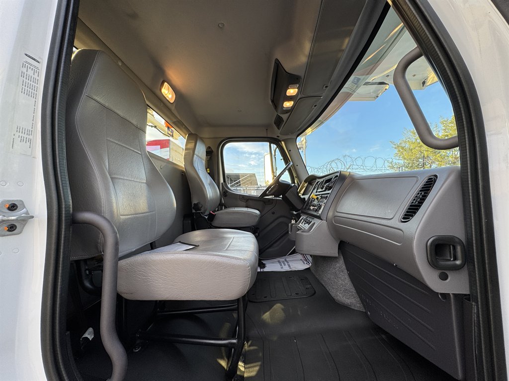 2018 Freightliner 114sd - $198,995
