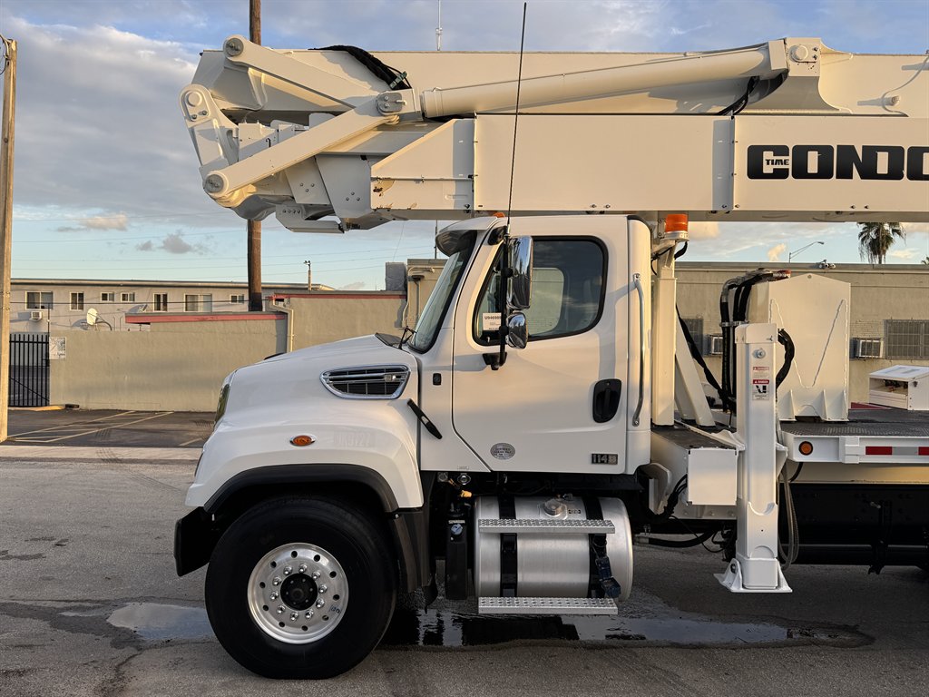 2018 Freightliner 114sd - $198,995