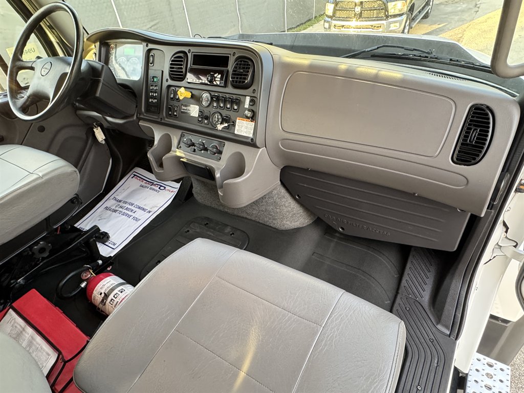 2018 Freightliner 114sd - $198,995