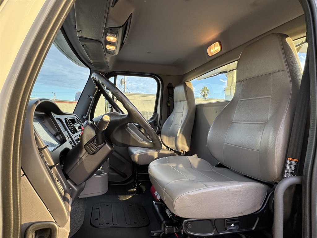2018 Freightliner 114sd - $198,995