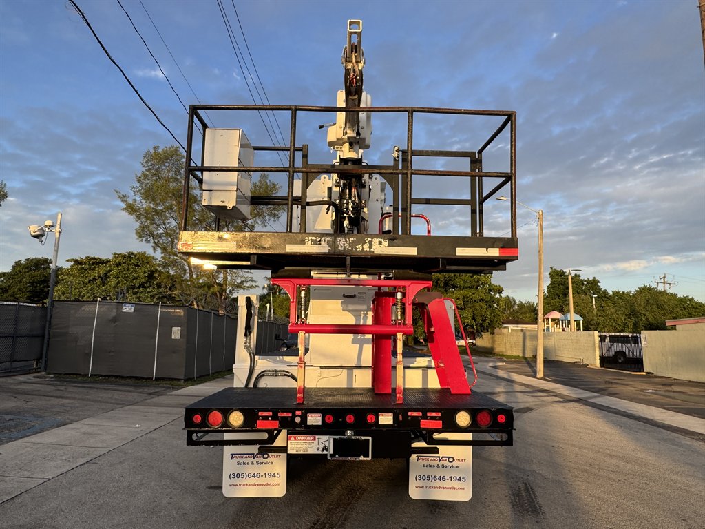 2018 Freightliner 114sd - $198,995