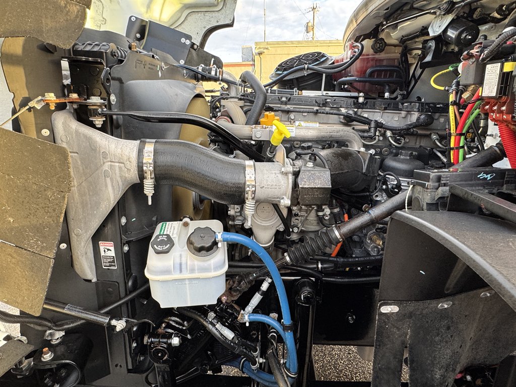 2018 Freightliner 114sd - $198,995