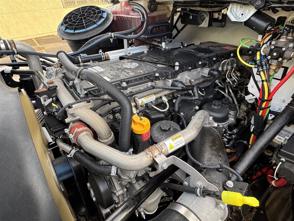 2018 Freightliner 114sd - $198,995