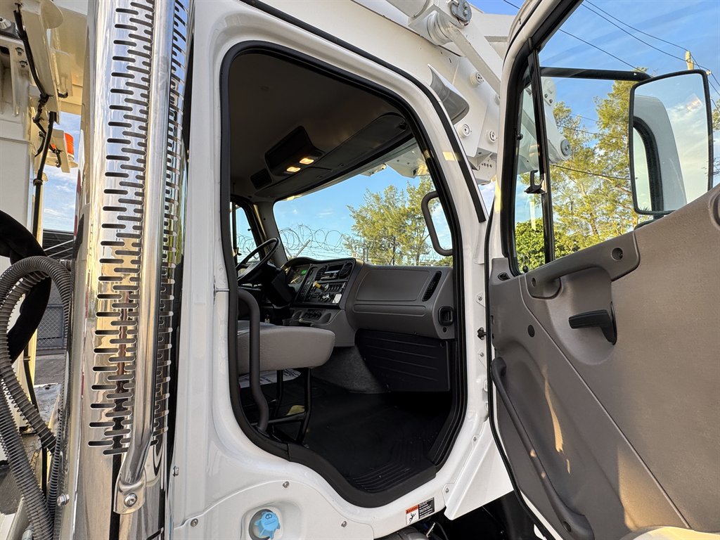 2018 Freightliner 114sd - $198,995