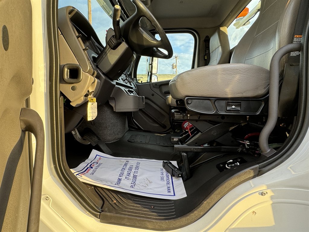2018 Freightliner 114sd - $198,995