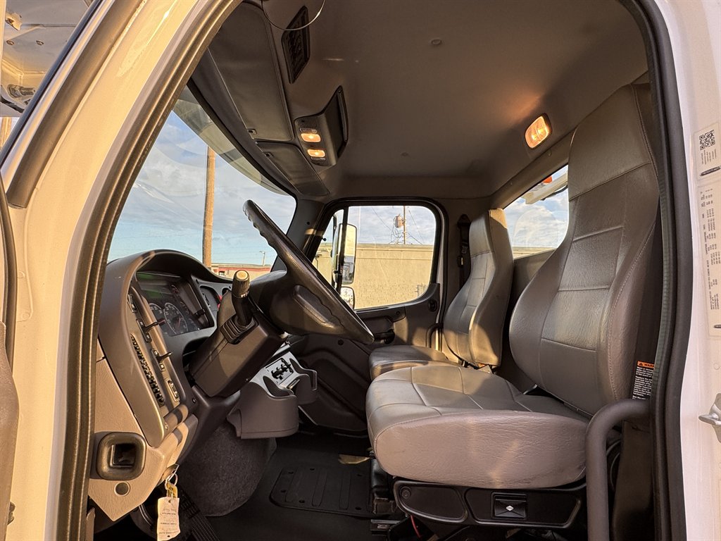 2018 Freightliner 114sd - $198,995