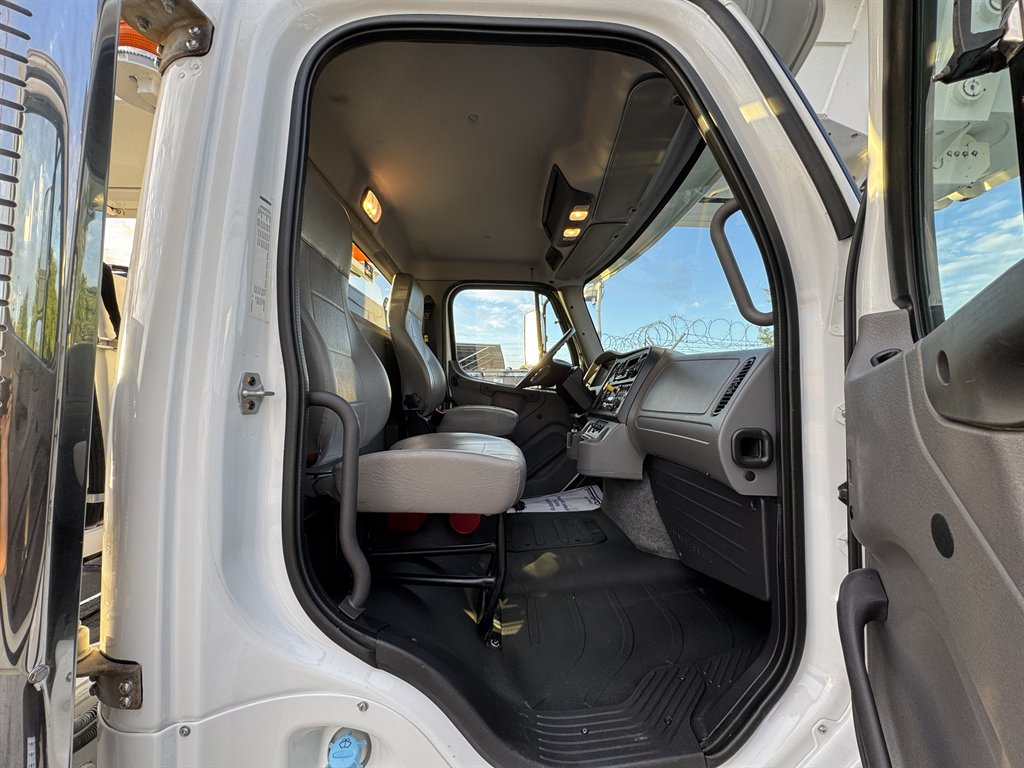 2018 Freightliner 114sd - $198,995