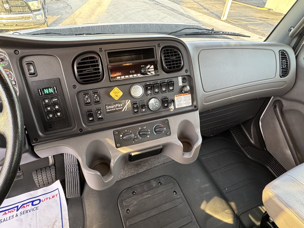 2018 Freightliner 114sd - $198,995