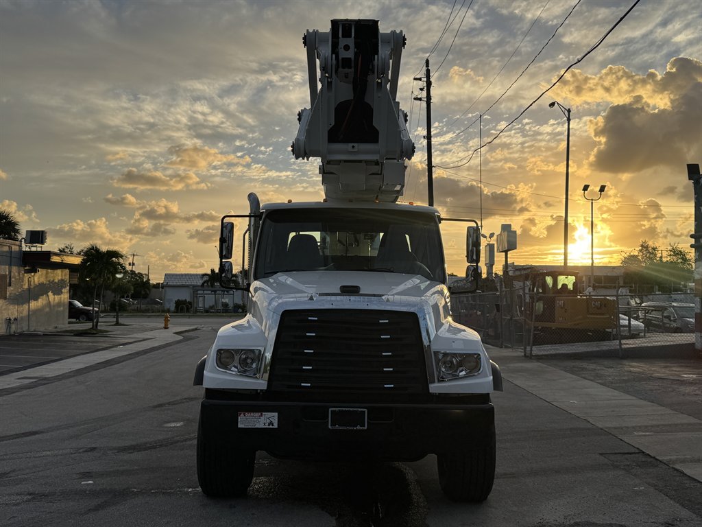 2018 Freightliner 114sd - $198,995