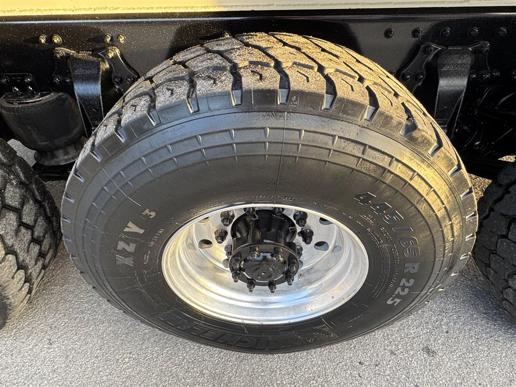 2018 Freightliner 114sd - $198,995
