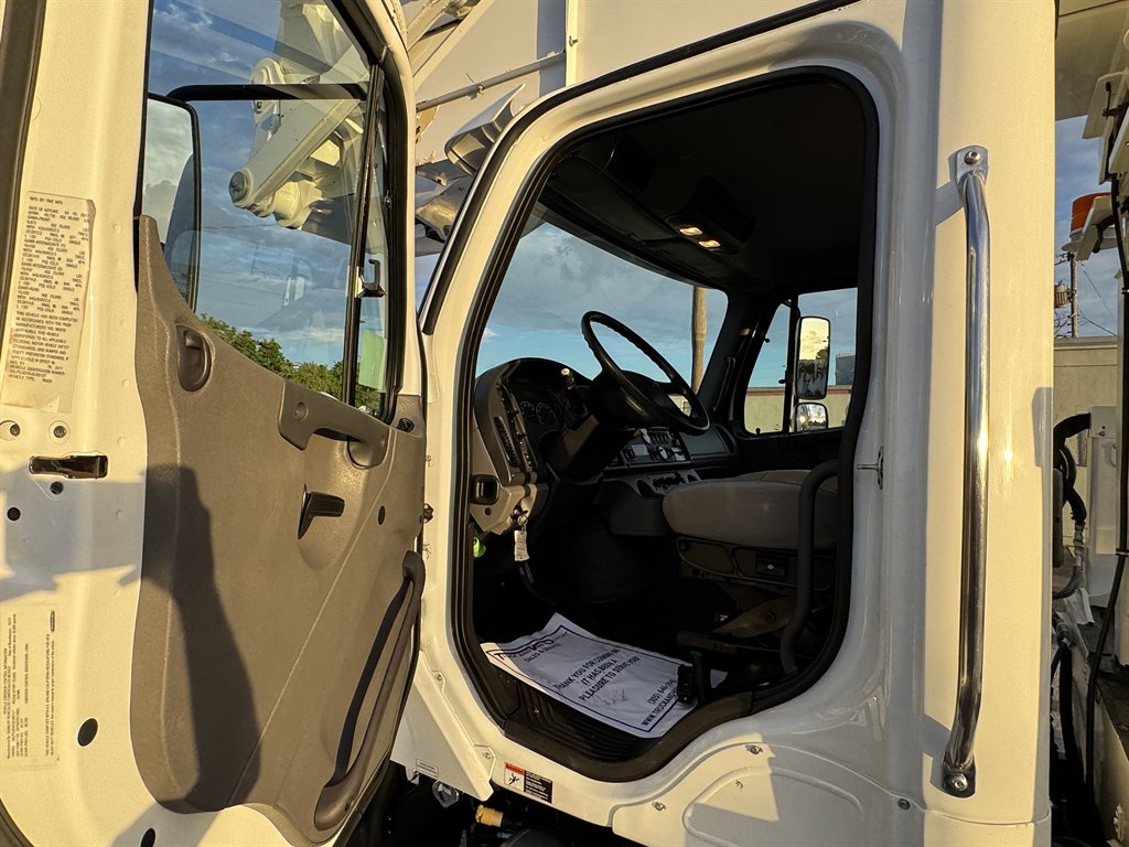 2018 Freightliner 114sd - $198,995