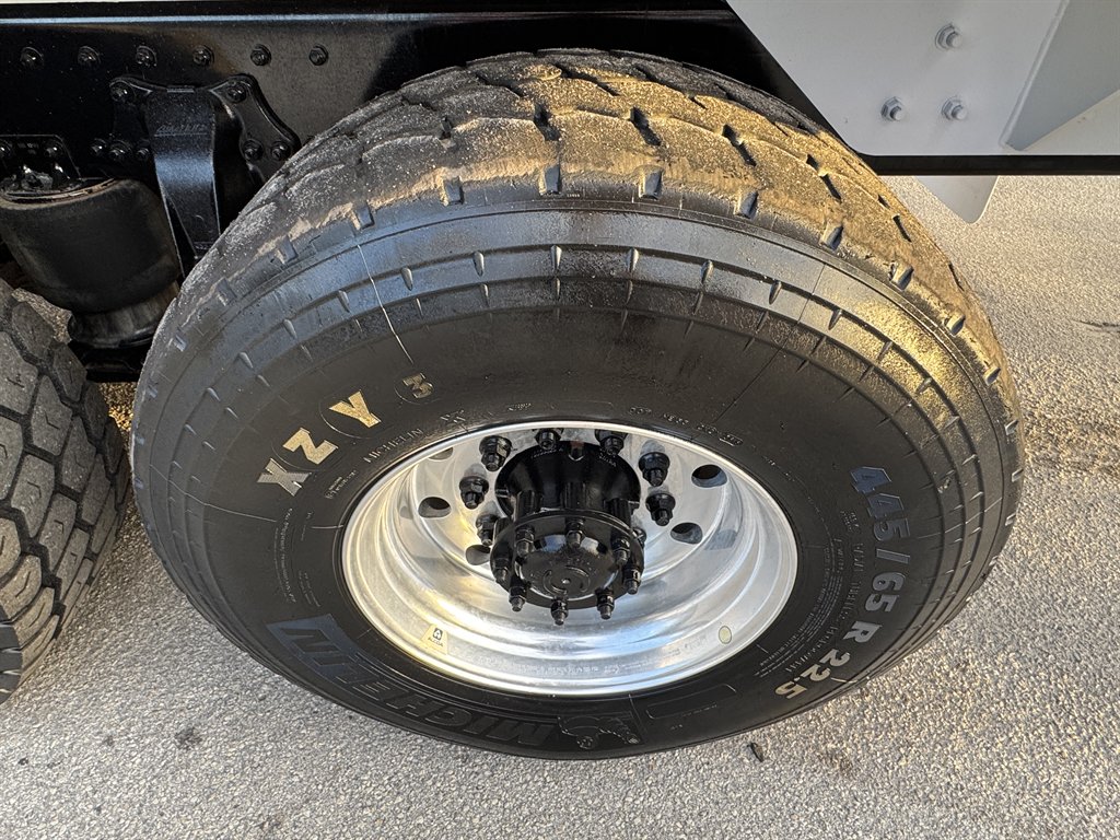 2018 Freightliner 114sd - $198,995