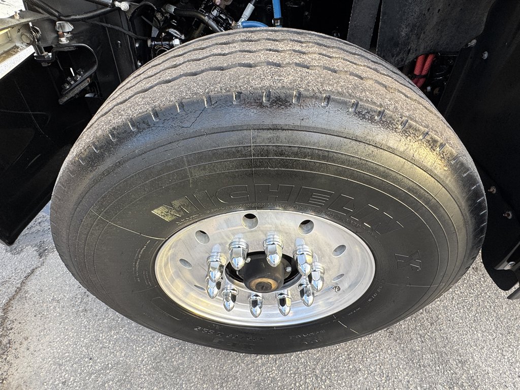 2018 Freightliner 114sd - $198,995