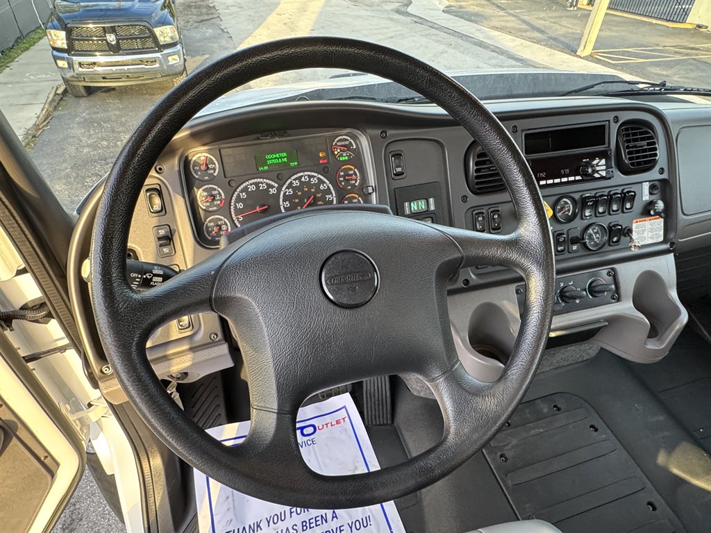 2018 Freightliner 114sd - $198,995