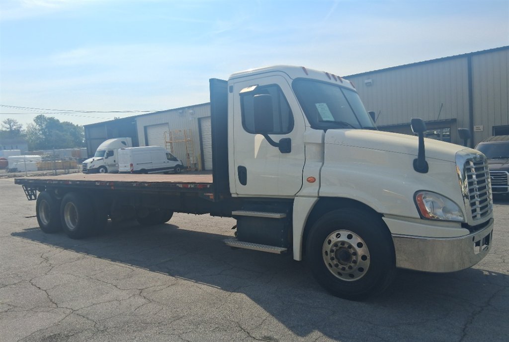 2018 Freightliner Cascadia - $55,995