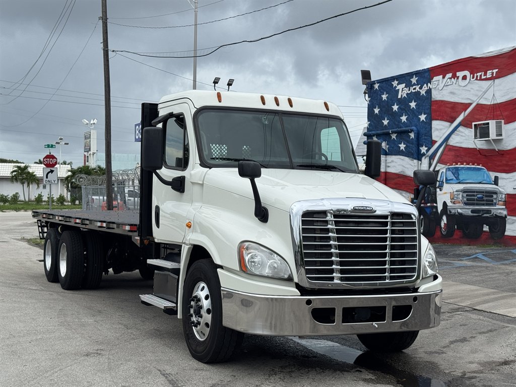 2018 Freightliner Cascadia - $55,995