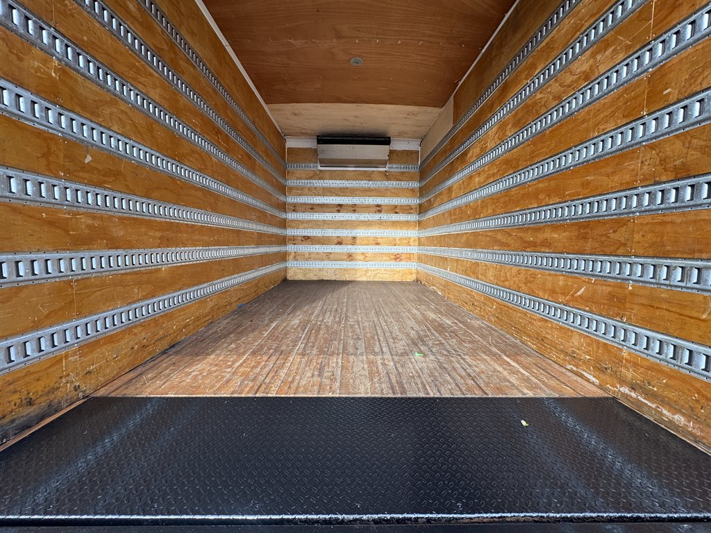 2019 Isuzu Npr-xd - $43,995
