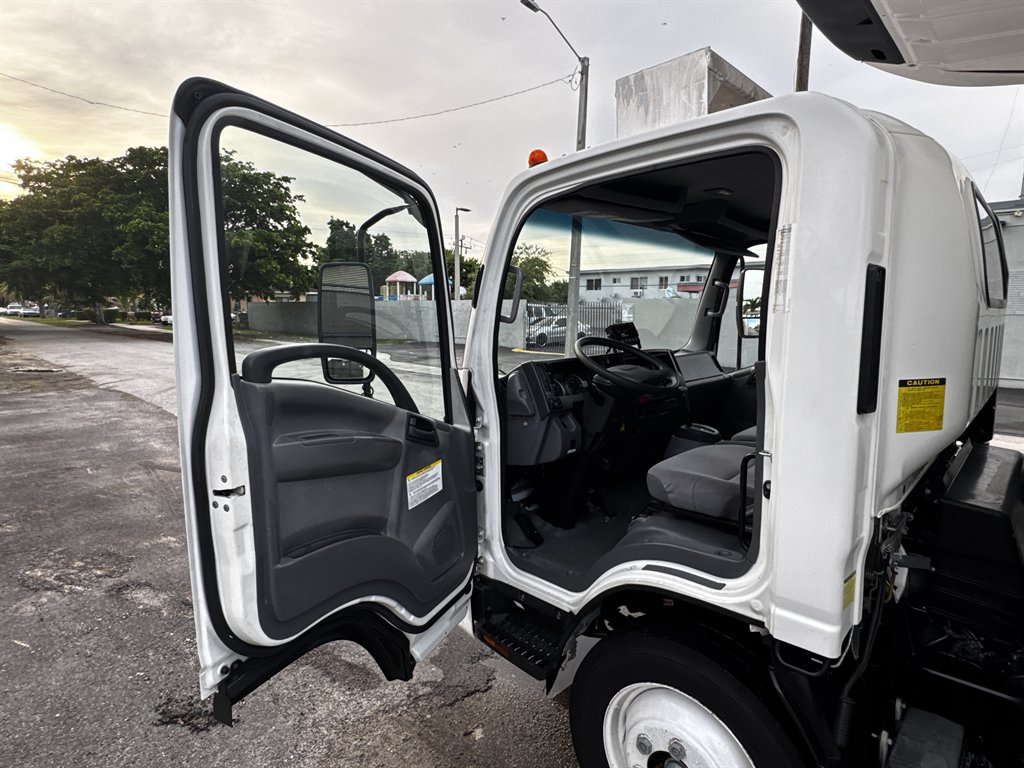 2017 Isuzu Npr-xd - $38,995