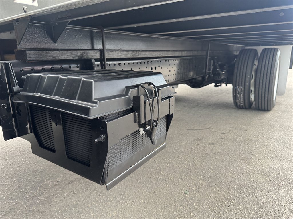 2021 Isuzu Npr-xd - $41,995