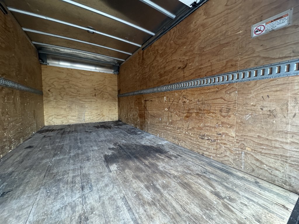 2021 Isuzu Npr-xd - $41,995