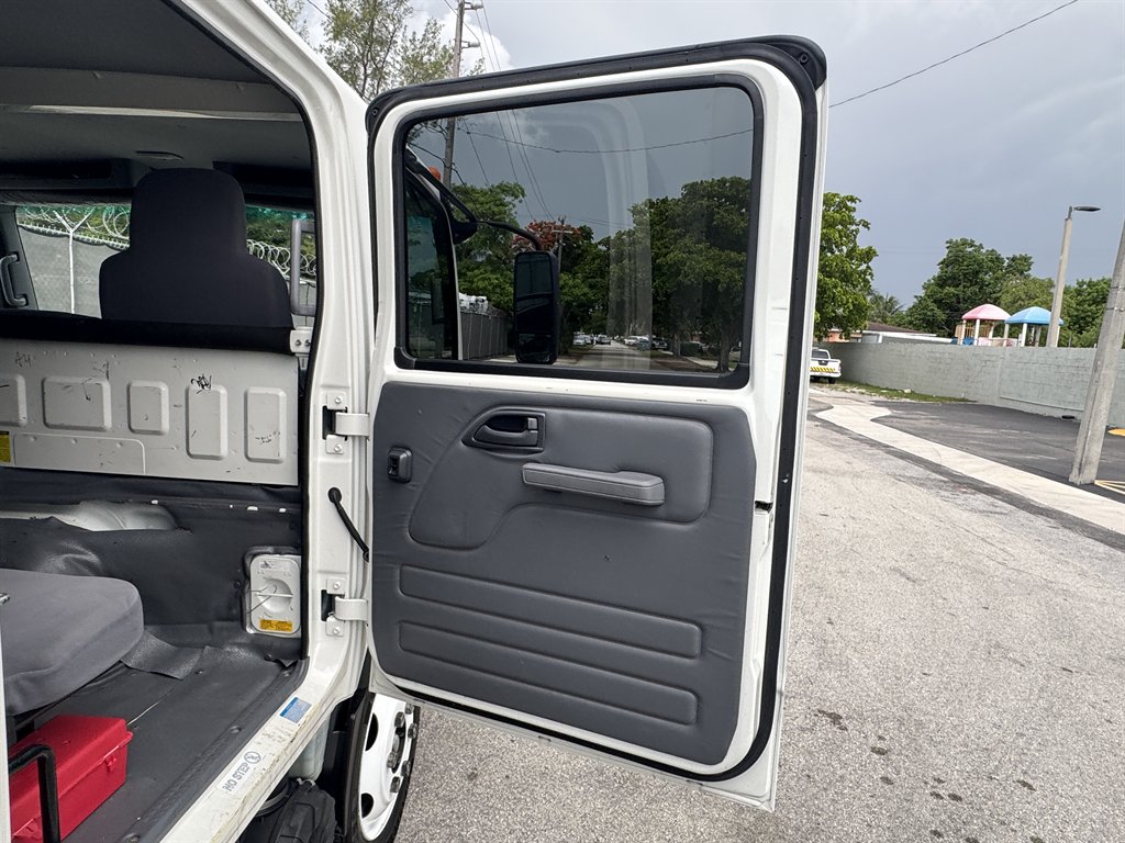 2021 Isuzu Npr-xd - $41,995