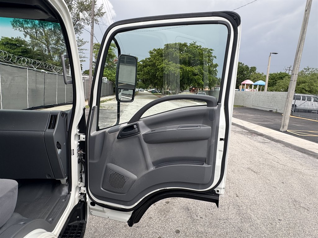 2021 Isuzu Npr-xd - $41,995