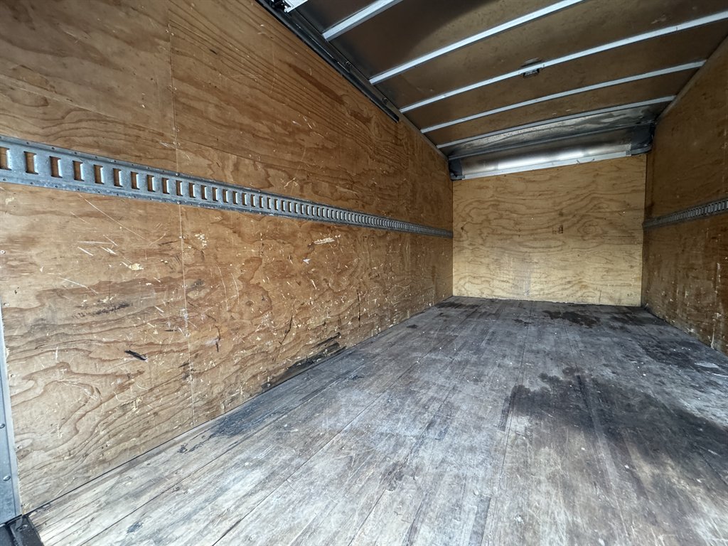 2021 Isuzu Npr-xd - $41,995