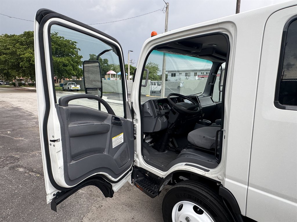 2021 Isuzu Npr-xd - $41,995