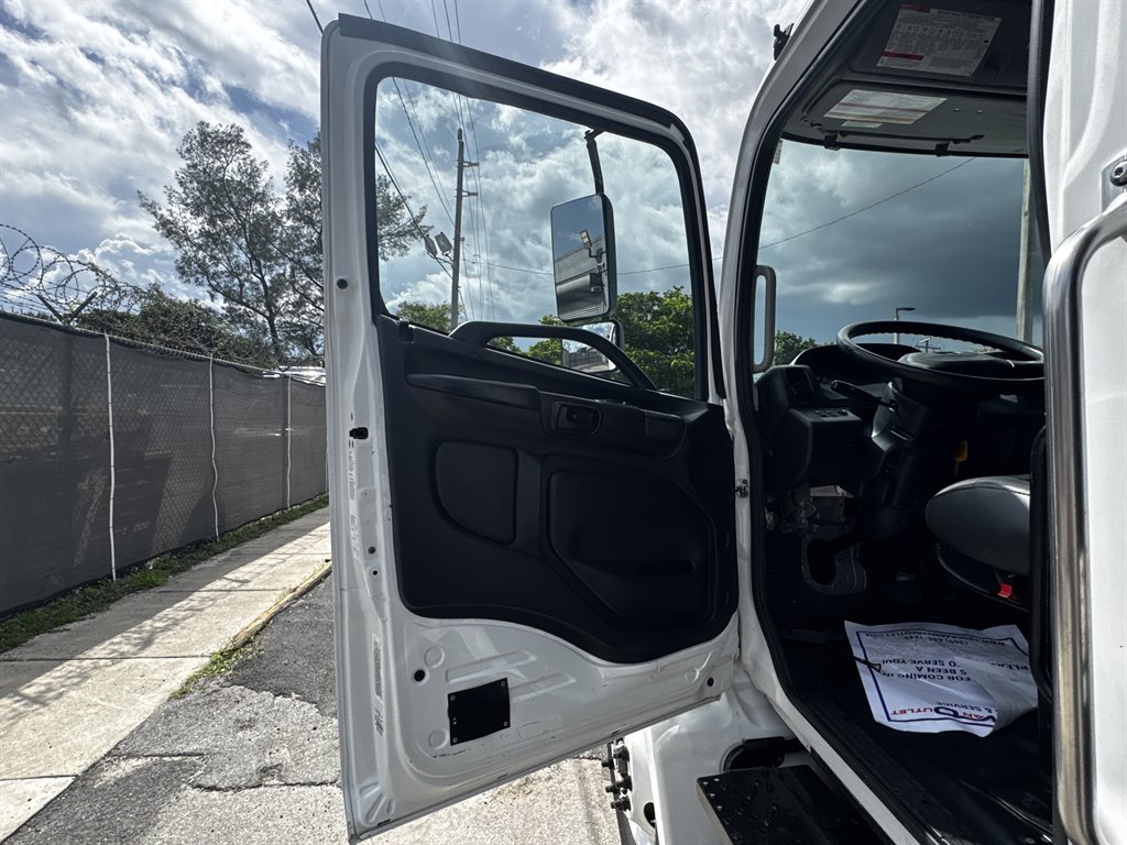 2020 Hino Conventional Type Truck - $32,995