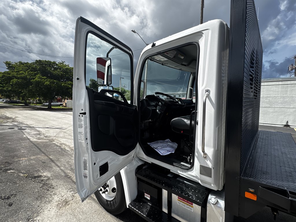 2020 Hino Conventional Type Truck - $32,995