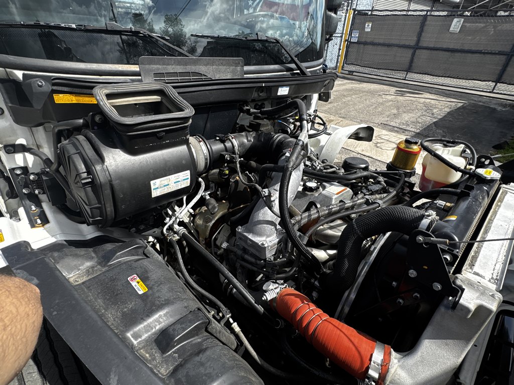 2020 Hino Conventional Type Truck - $32,995