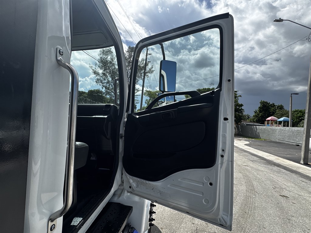 2020 Hino Conventional Type Truck - $32,995