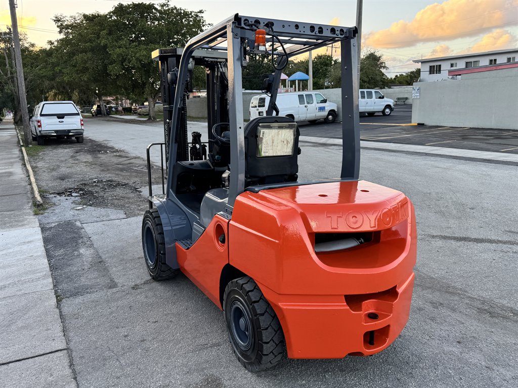 2018 Toyota 8fdu30 - $19,995