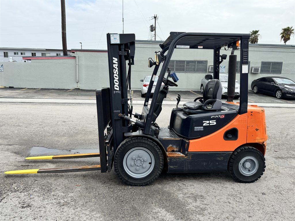 2007 Doosan D25s-5 - $12,995