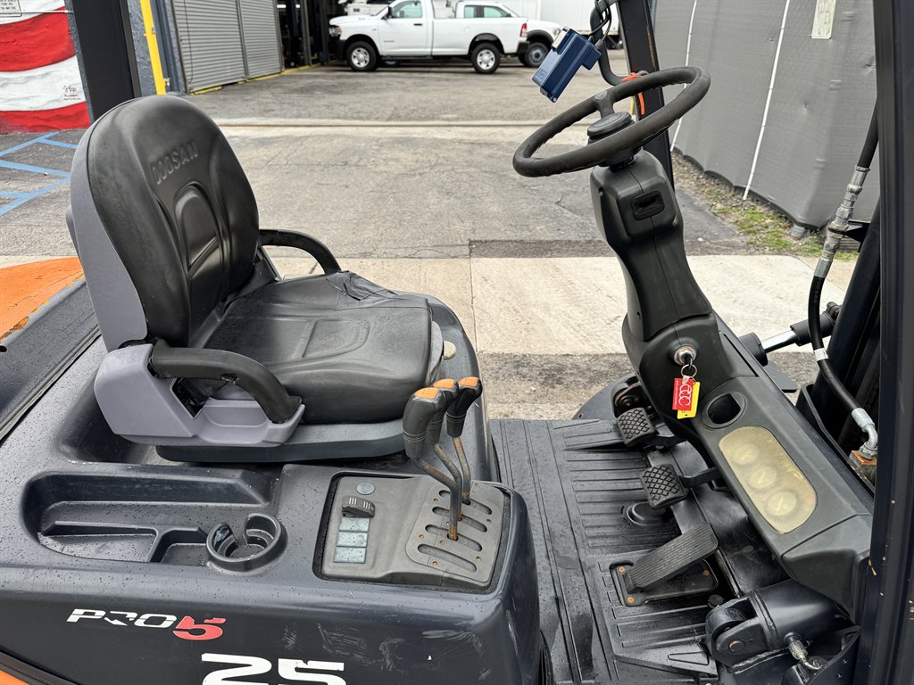 2007 Doosan D25s-5 - $12,995