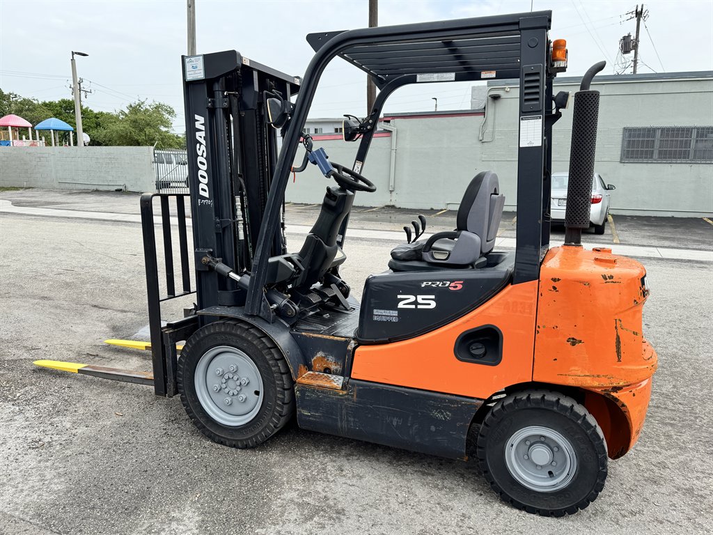 2007 Doosan D25s-5 - $12,995
