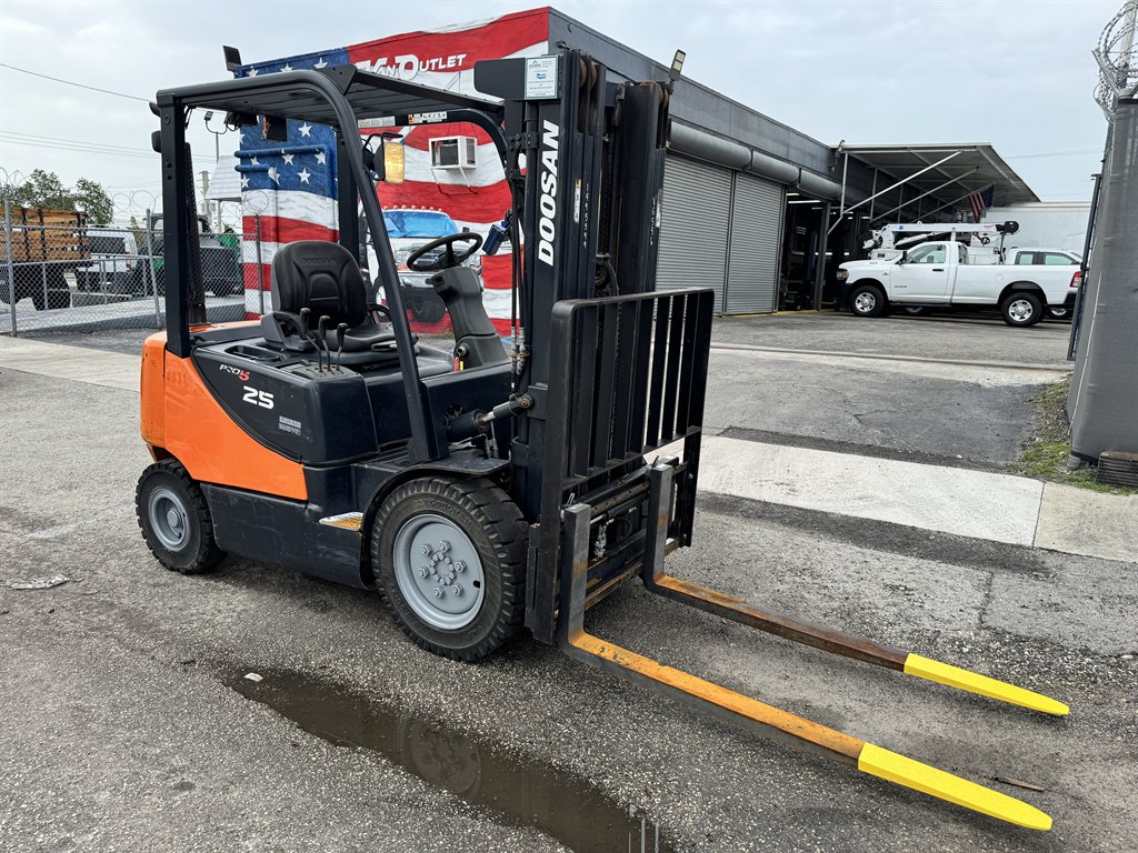 2007 Doosan D25s-5 - $12,995