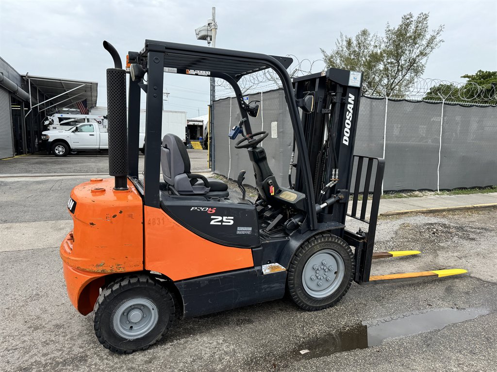 2007 Doosan D25s-5 - $12,995