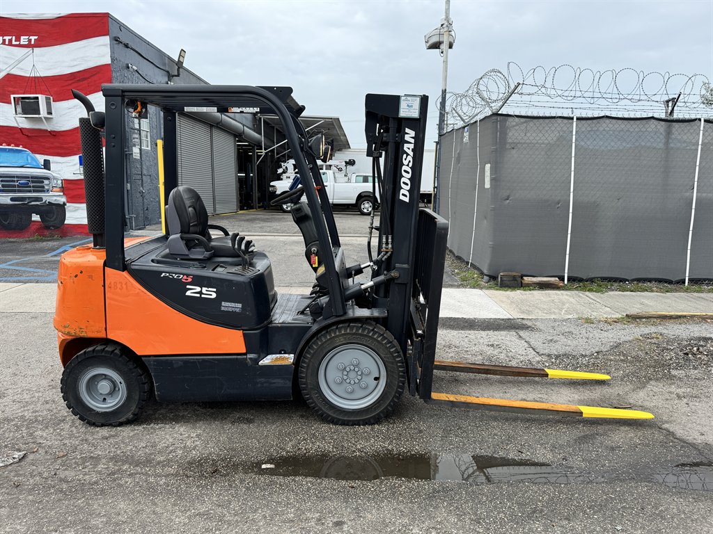 2007 Doosan D25s-5 - $12,995