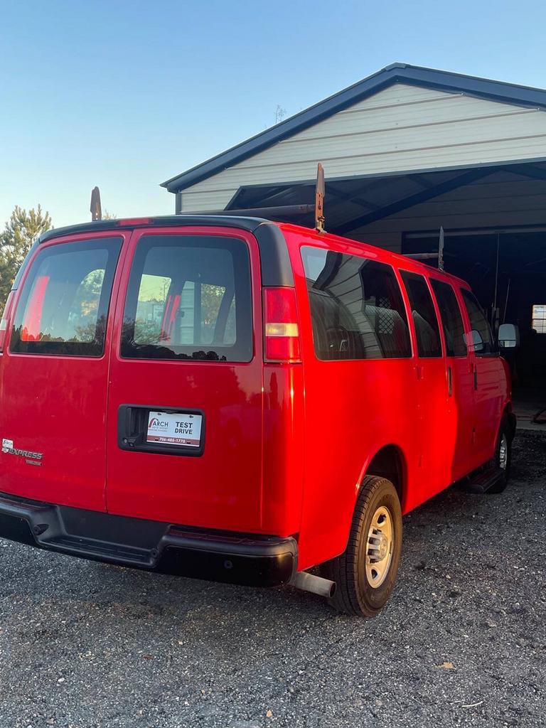 2015 Chevrolet Express - $14,995